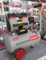 ⁦جهاز ضغط الهواء COMPRESSEUR A AIR CROWN 24L CT36104⁩ - الصورة ⁦2⁩